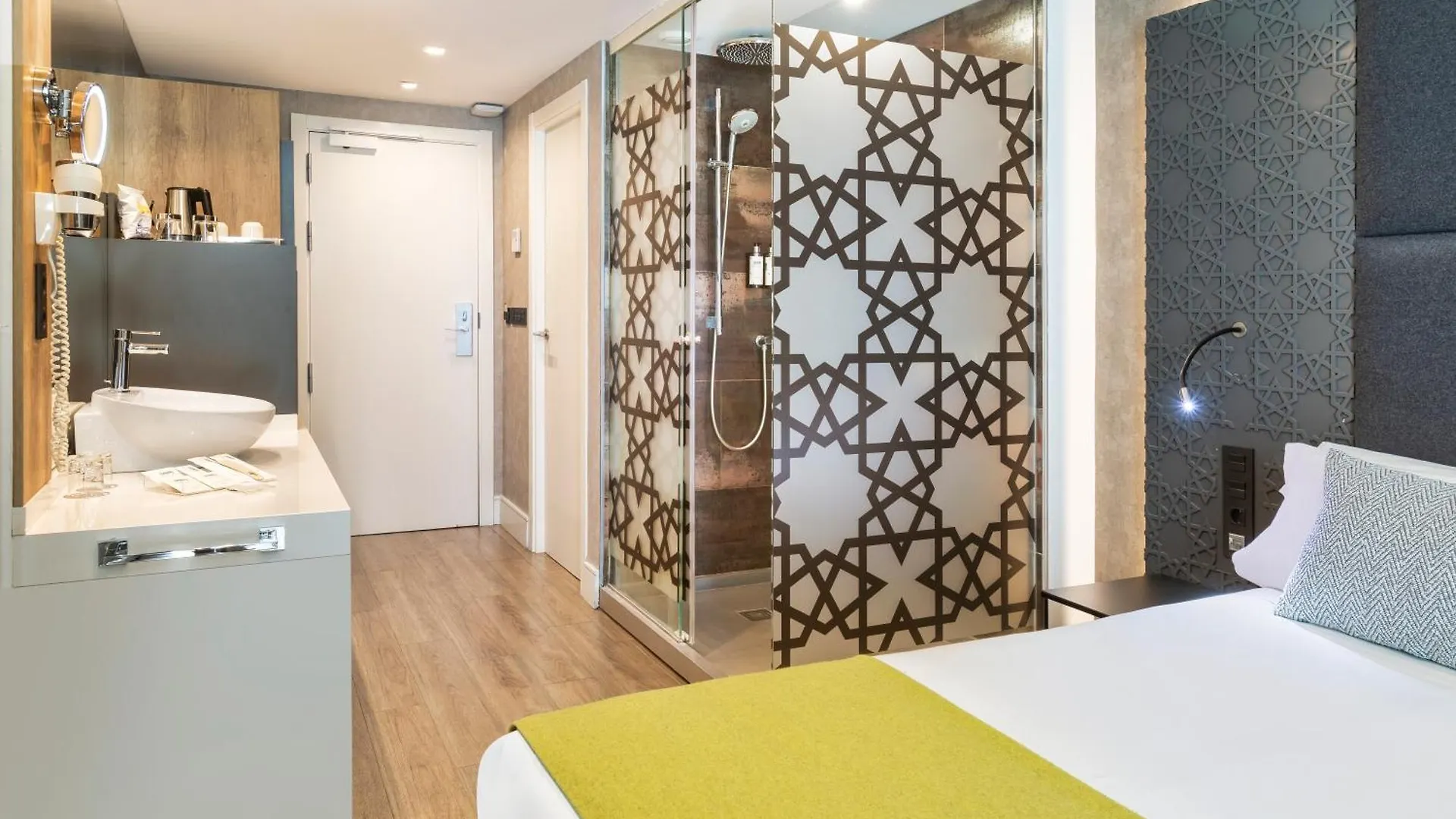 Catalonia Giralda Hotell Sevilla 4*,