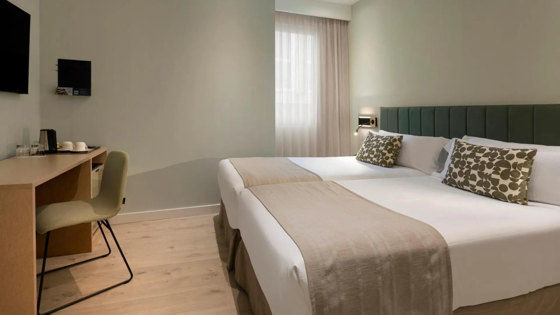 Catalonia Giralda Hotell Sevilla 4*,